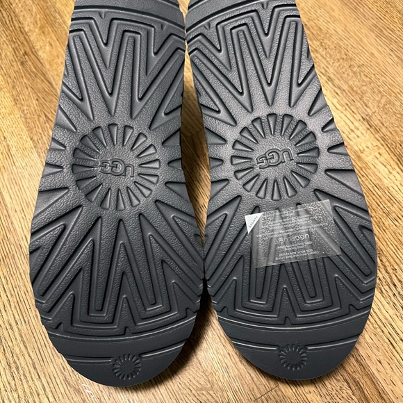 NWT - UGG Tasman slippers - Picture 3 of 5
